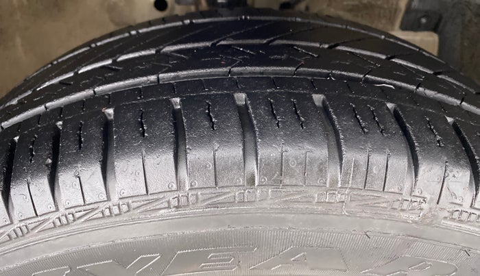2015 Maruti Swift Dzire ZXI 1.2 BS IV, Petrol, Manual, 23,287 km, Right Front Tyre Tread