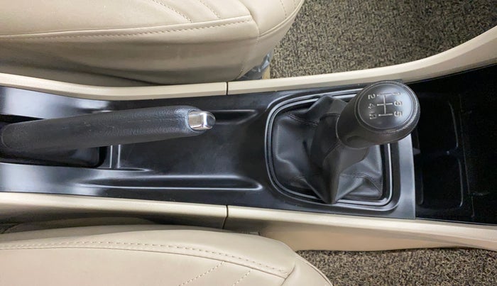 2023 Maruti Ciaz SIGMA 1.5 SHVS MT  PETROL, Petrol, Manual, 52,812 km, Gear Lever
