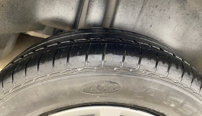 2023 Maruti Ciaz SIGMA 1.5 SHVS MT  PETROL, Petrol, Manual, 52,812 km, Right Rear Tyre Tread
