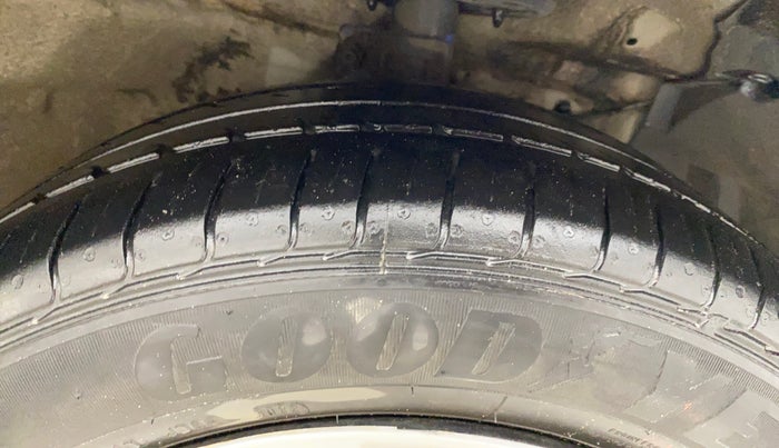2023 Maruti Ciaz SIGMA 1.5 SHVS MT  PETROL, Petrol, Manual, 52,812 km, Right Front Tyre Tread