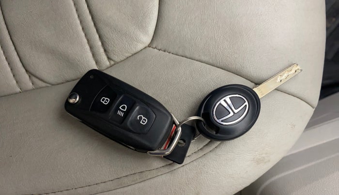 2023 Tata Tiago XZA PLUS PETROL, Petrol, Automatic, 30,825 km, Key Close Up