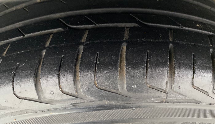 2019 Hyundai VENUE SX PLUS 1.0 TURBO DCT, Petrol, Automatic, 64,745 km, Left Front Tyre Tread