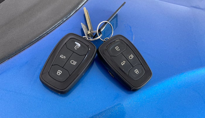 2017 Tata NEXON XZ PLUS PETROL, Petrol, Manual, 1,17,602 km, Key Close Up