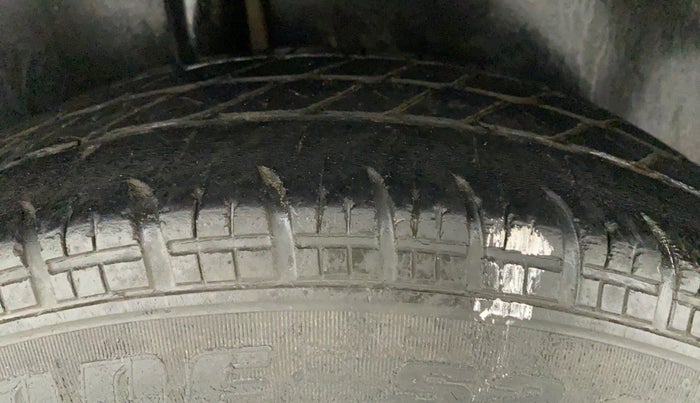 2011 Maruti Swift VXI D, Petrol, Manual, 77,068 km, Right Rear Tyre Tread