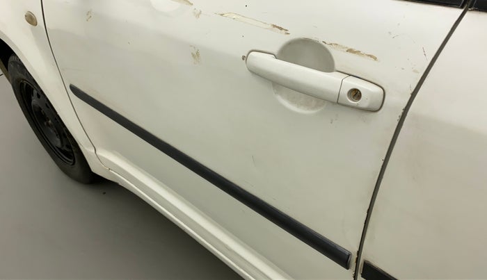 2011 Maruti Swift VXI D, Petrol, Manual, 77,068 km, Front passenger door - Minor scratches
