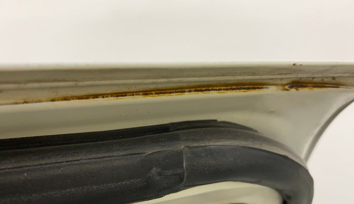 2011 Maruti Swift VXI D, Petrol, Manual, 77,068 km, Right rear door - Slightly rusted