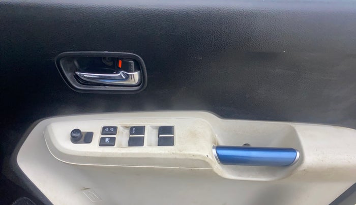 2017 Maruti IGNIS ALPHA 1.2, Petrol, Manual, 58,331 km, Driver Side Door Panels Control