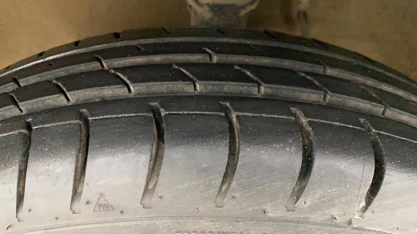 2015 Maruti Alto 800 LXI, Petrol, Manual, 60,663 km, Left Front Tyre Tread