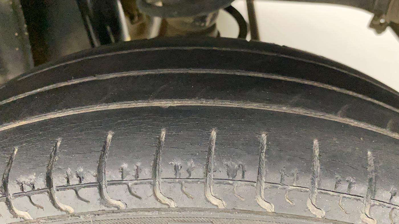 2015 Maruti Alto 800 LXI, Petrol, Manual, 60,663 km, Left Rear Tyre Tread