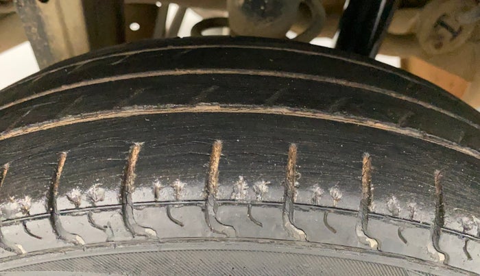2015 Maruti Alto 800 LXI, Petrol, Manual, 60,663 km, Right Rear Tyre Tread
