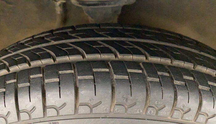 2015 Maruti Alto 800 LXI, Petrol, Manual, 60,663 km, Right Front Tyre Tread