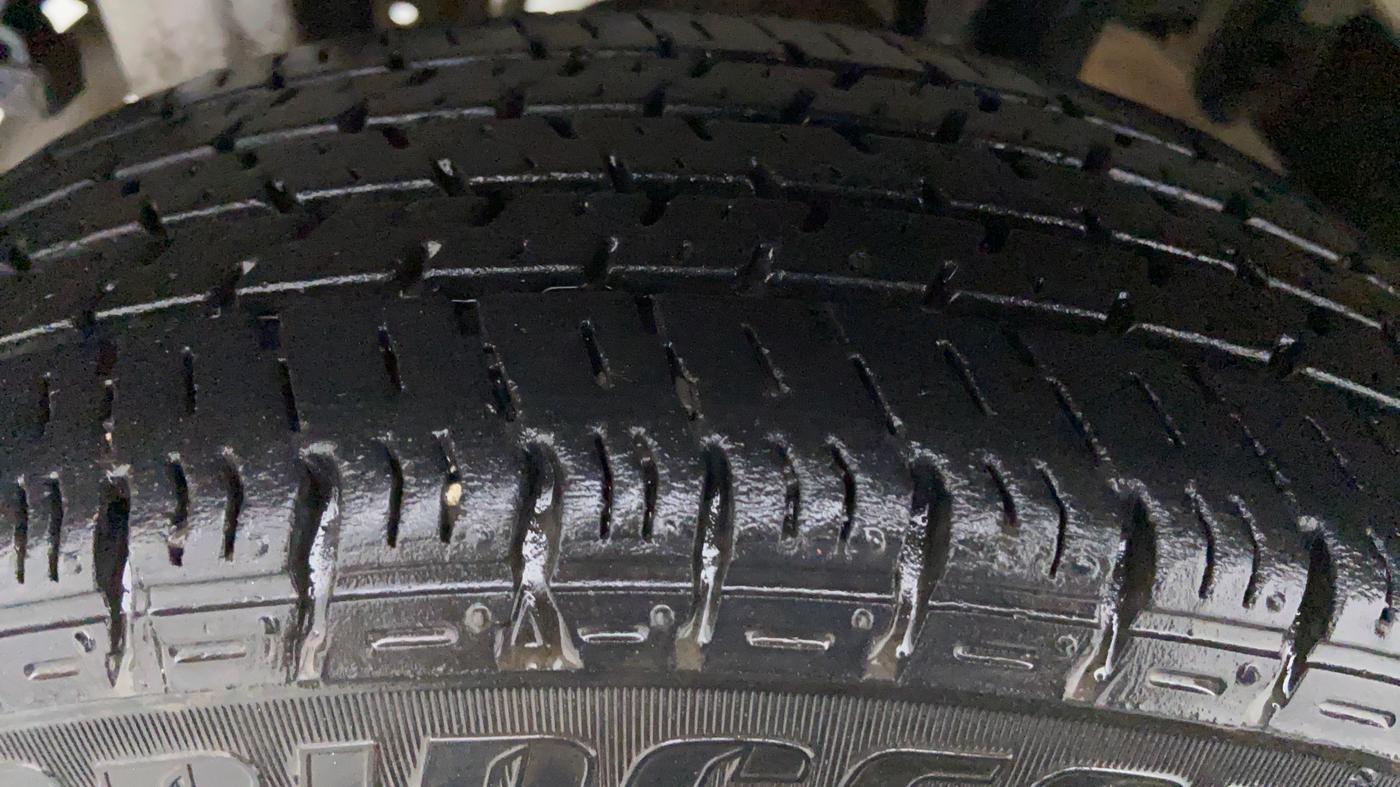 2013 Maruti Alto K10 VXI P, Petrol, Manual, 84,626 km, Right Front Tyre Tread