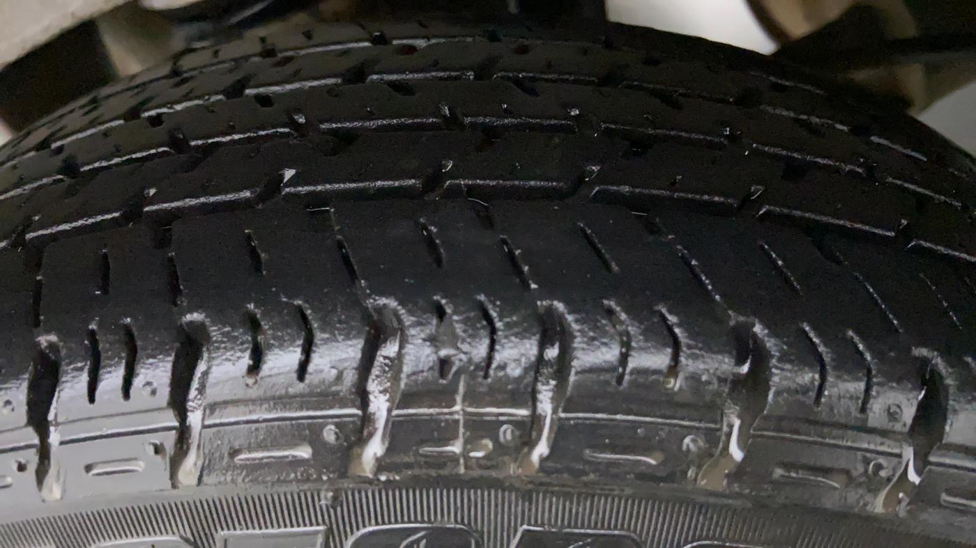 2013 Maruti Alto K10 VXI P, Petrol, Manual, 84,626 km, Left Front Tyre Tread