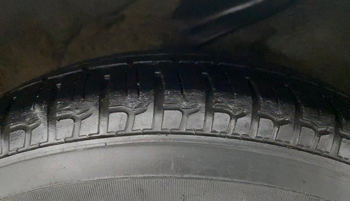 2012 Hyundai i10 MAGNA 1.1, CNG, Manual, 91,335 km, Left Rear Tyre Tread
