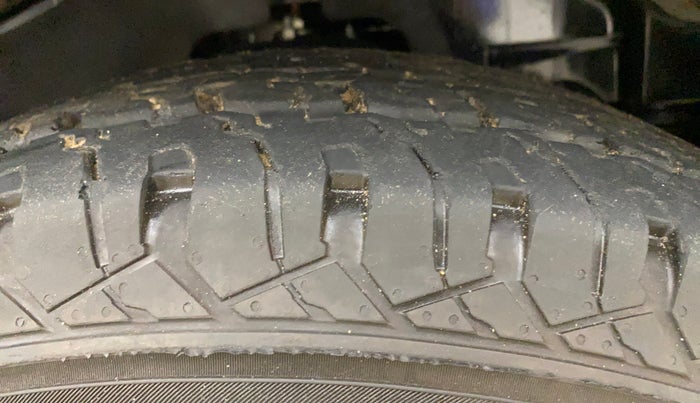 2021 Mahindra Thar LX  P 4WD AT CONVERTIBLE, Petrol, Automatic, 25,056 km, Right Front Tyre Tread