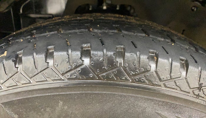 2021 Mahindra Thar LX  P 4WD AT CONVERTIBLE, Petrol, Automatic, 25,056 km, Left Front Tyre Tread