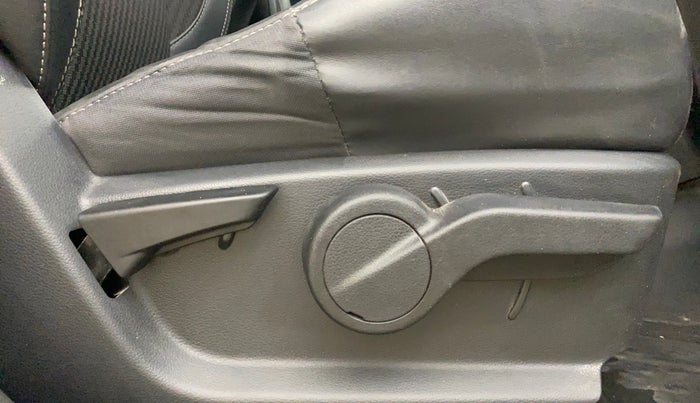 2021 Mahindra Thar LX  P 4WD AT CONVERTIBLE, Petrol, Automatic, 25,056 km, Driver Side Adjustment Panel