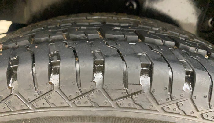 2021 Mahindra Thar LX  P 4WD AT CONVERTIBLE, Petrol, Automatic, 25,056 km, Right Rear Tyre Tread