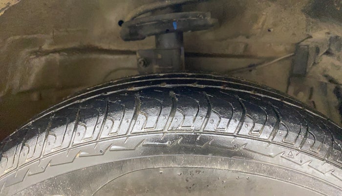 2016 Maruti Swift Dzire VXI (O), Petrol, Manual, 28,209 km, Right Front Tyre Tread