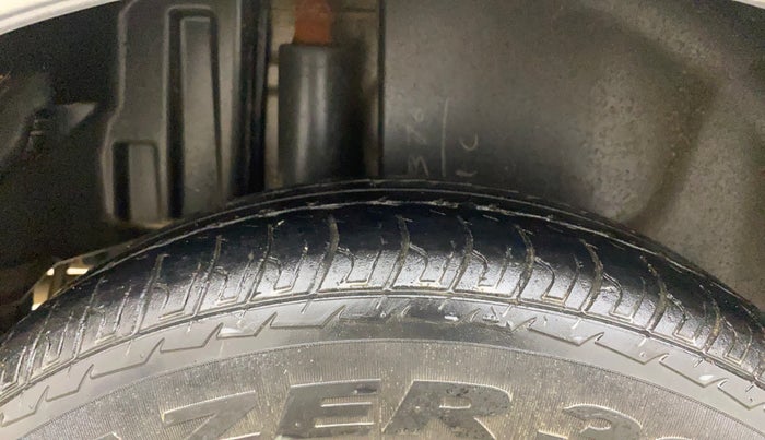 2016 Maruti Swift Dzire VXI (O), Petrol, Manual, 28,209 km, Right Rear Tyre Tread
