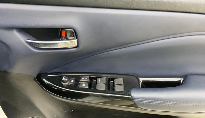 2022 Maruti Baleno ALPHA PETROL 1.2, Petrol, Manual, 38,088 km, Driver Side Door Panels Control