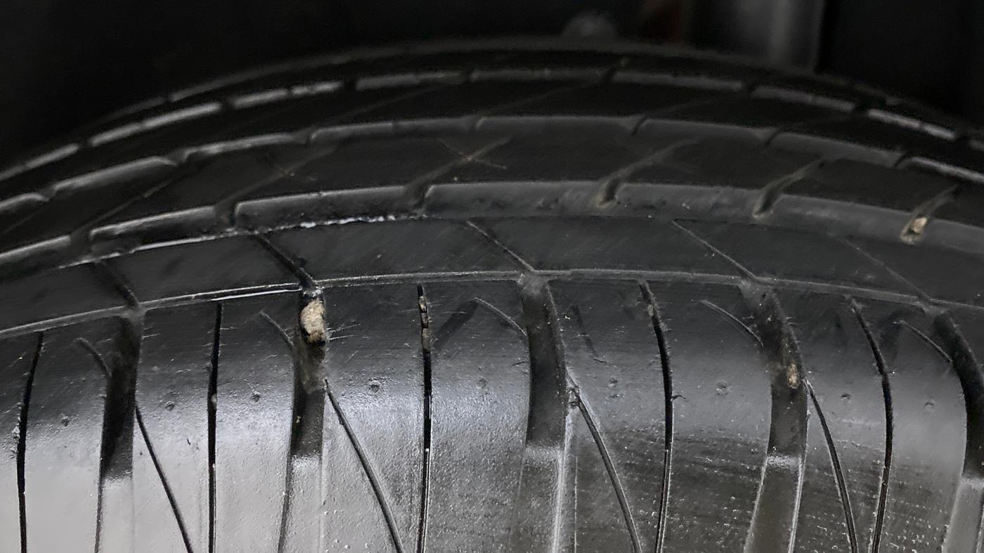 2016 Maruti Vitara Brezza ZDI, Diesel, Manual, 17,821 km, Left Rear Tyre Tread
