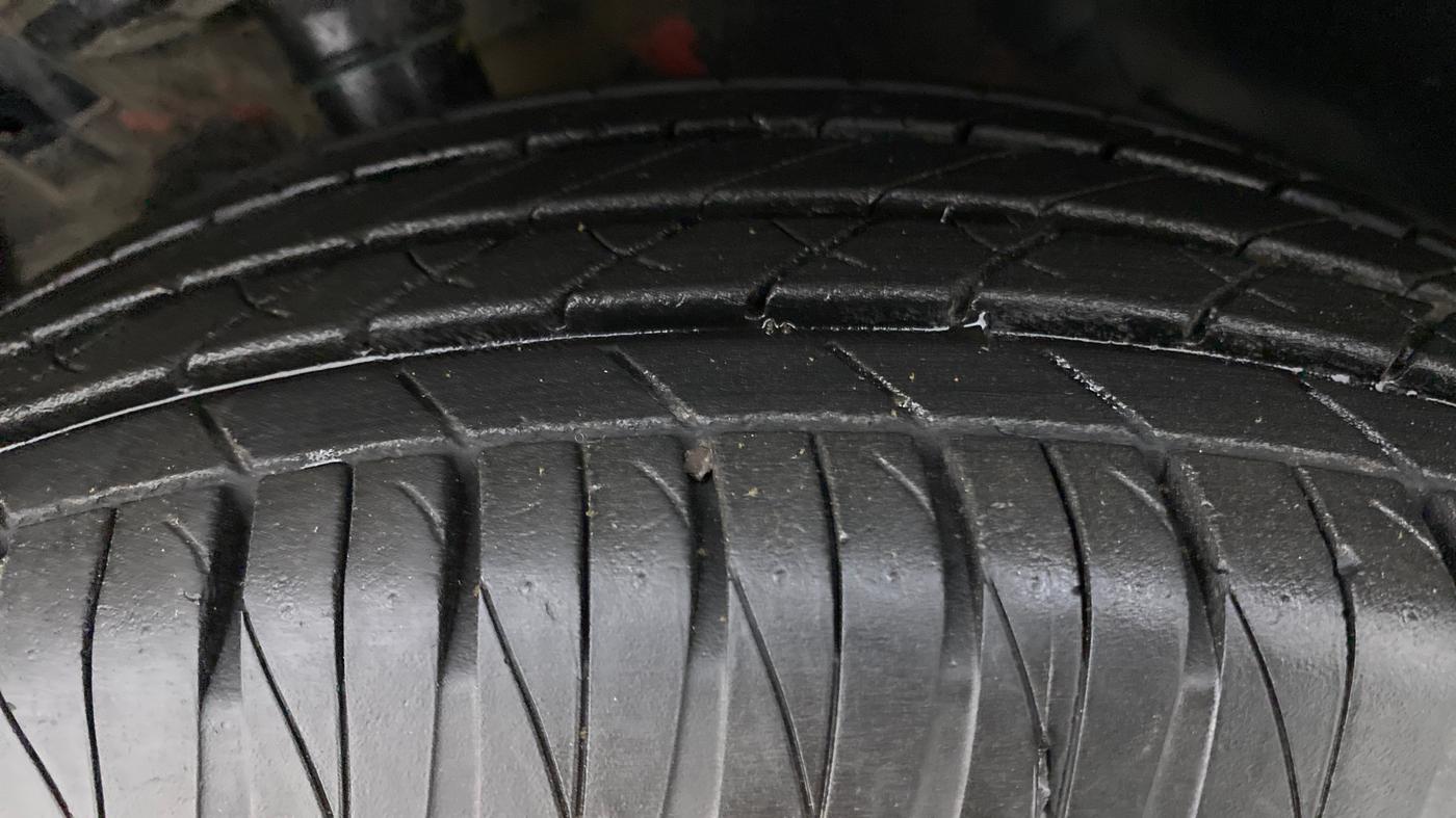 2016 Maruti Vitara Brezza ZDI, Diesel, Manual, 17,821 km, Left Front Tyre Tread
