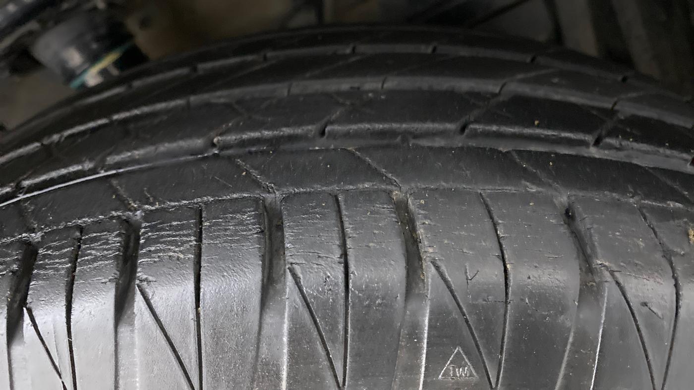 2016 Maruti Vitara Brezza ZDI, Diesel, Manual, 17,821 km, Right Front Tyre Tread