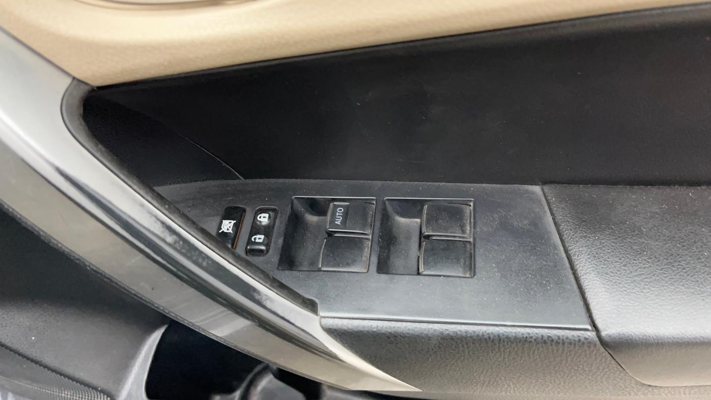 2015 Toyota Corolla Altis VL CVT PETROL, Petrol, Automatic, 63,700 km, Driver Side Door Panels Control