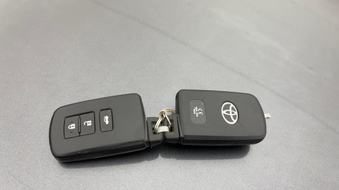 2015 Toyota Corolla Altis VL CVT PETROL, Petrol, Automatic, 63,700 km, Key Close Up