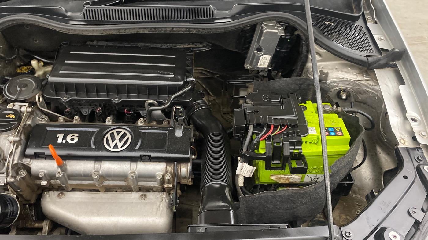 2013 Volkswagen Vento HIGHLINE 1.6 MPI, Petrol, Manual, 1,12,363 km, Engine View - Left