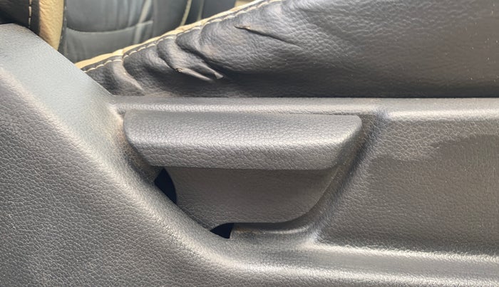 2015 Hyundai Eon MAGNA +, Petrol, Manual, 77,507 km, Driver Side Adjustment Panel