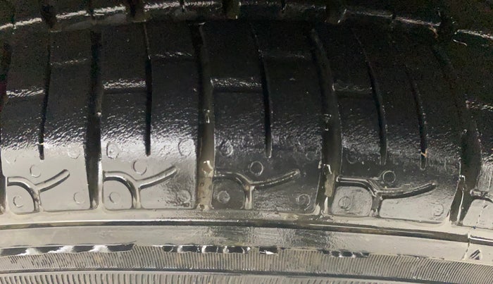 2015 Hyundai Eon MAGNA +, Petrol, Manual, 77,507 km, Left Front Tyre Tread