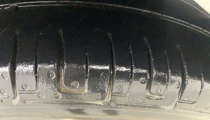 2015 Hyundai Eon MAGNA +, Petrol, Manual, 77,507 km, Left Rear Tyre Tread