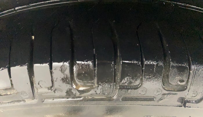 2015 Hyundai Eon MAGNA +, Petrol, Manual, 77,507 km, Right Rear Tyre Tread