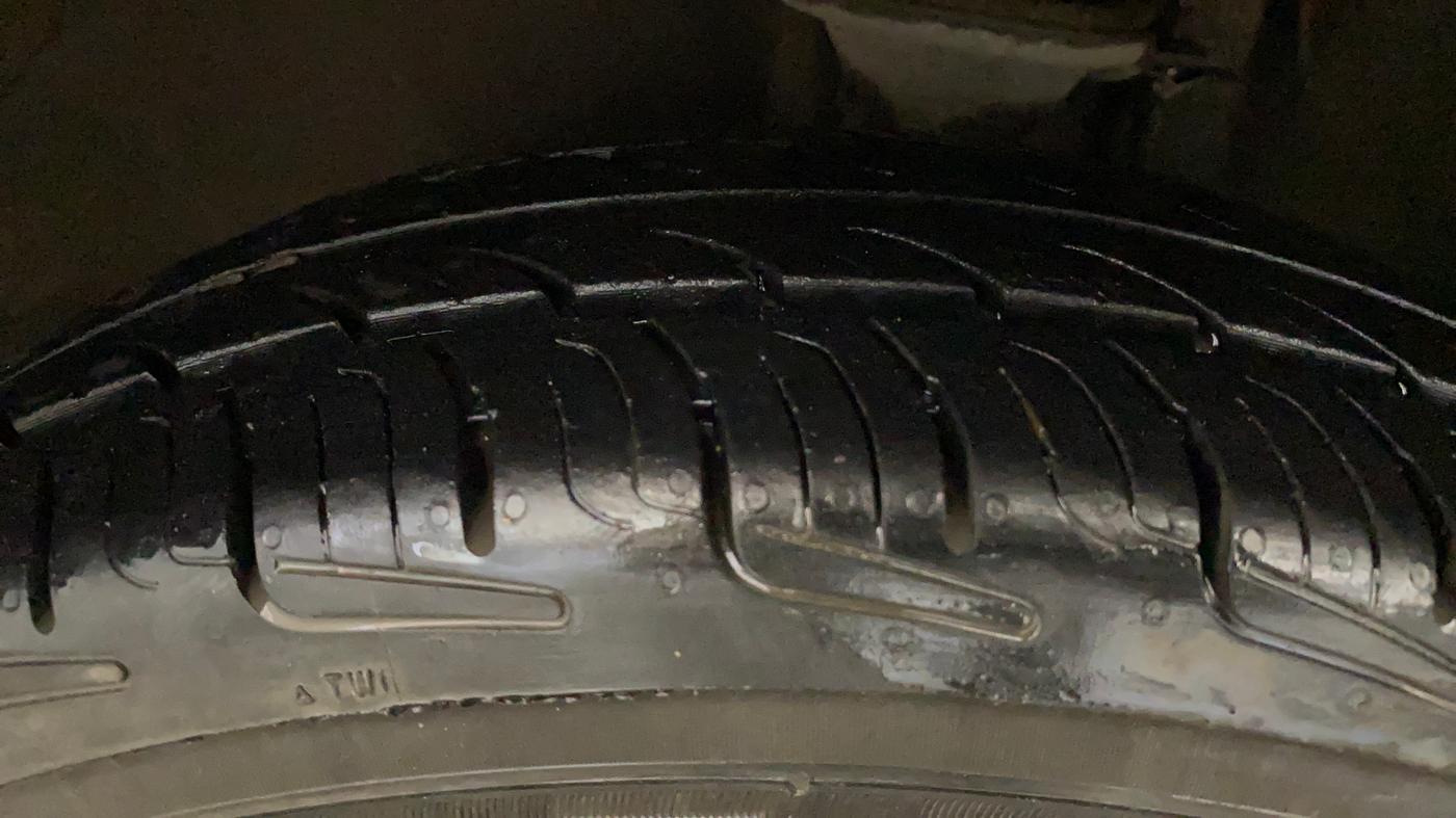 2018 Maruti Alto 800 LXI, Petrol, Manual, 49,741 km, Left Front Tyre Tread