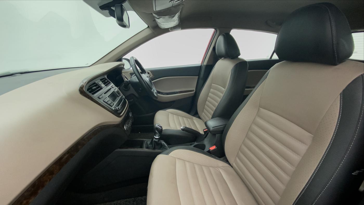 2015 Hyundai Elite i20 SPORTZ (O) 1.4, Diesel, Manual, 63,577 km, Right Side Front Door Cabin