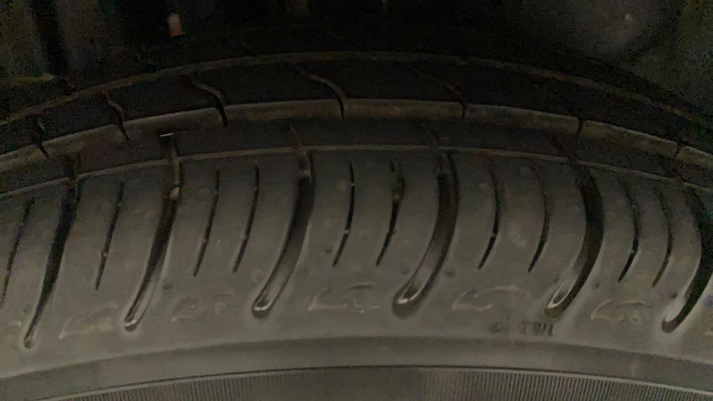 2014 Maruti Swift Dzire ZXI, Petrol, Manual, 40,751 km, Right Rear Tyre Tread