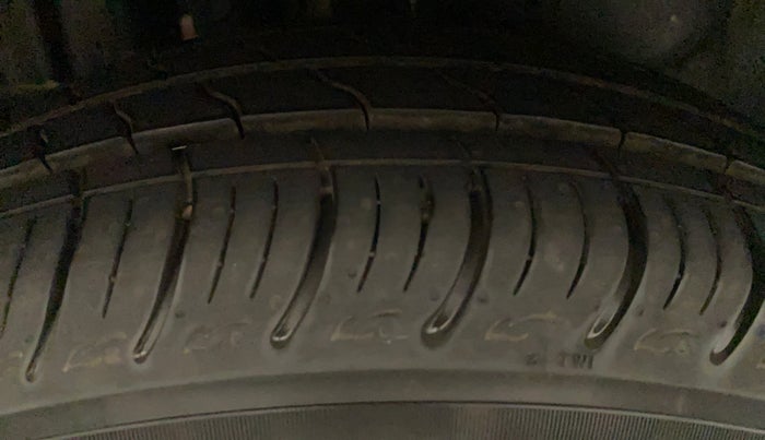 2014 Maruti Swift Dzire ZXI, Petrol, Manual, 40,751 km, Right Rear Tyre Tread