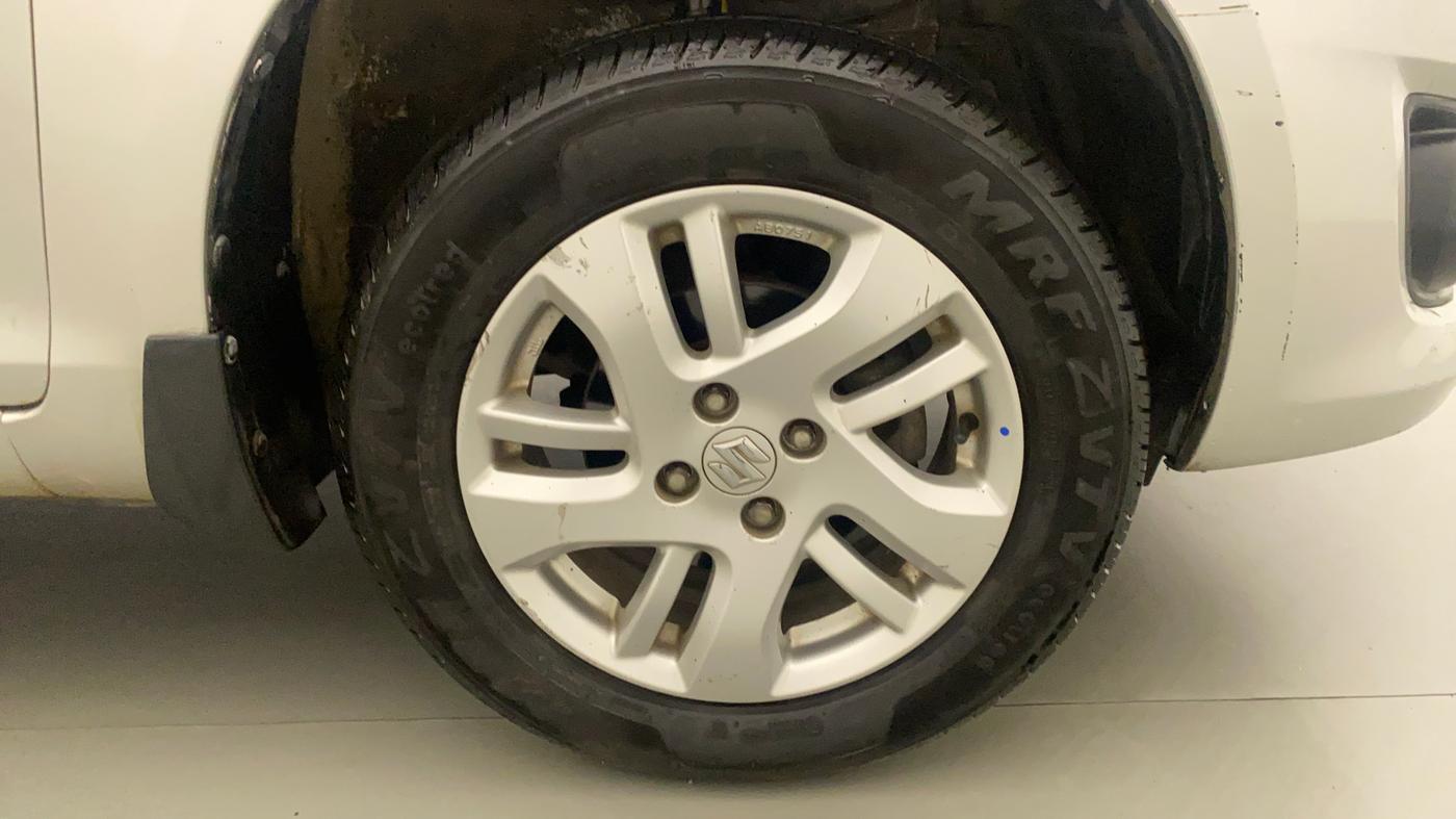 2014 Maruti Swift Dzire ZXI, Petrol, Manual, 40,751 km, Right Front Wheel