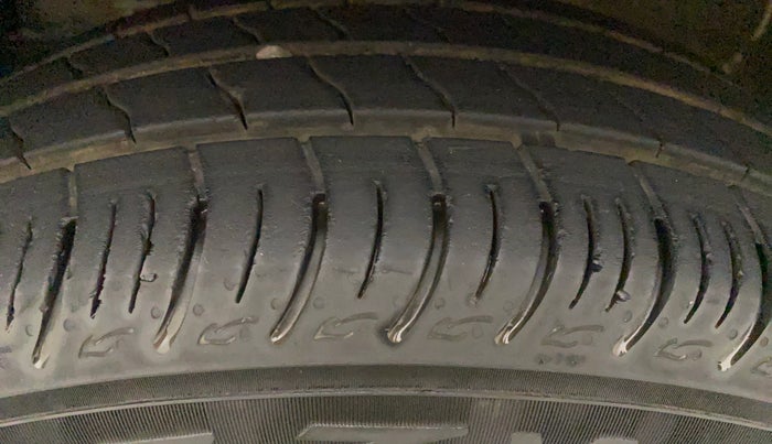 2014 Maruti Swift Dzire ZXI, Petrol, Manual, 40,751 km, Left Front Tyre Tread
