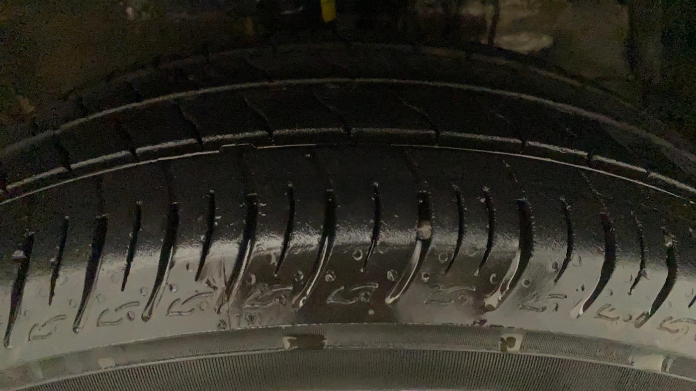 2014 Maruti Swift Dzire ZXI, Petrol, Manual, 40,751 km, Right Front Tyre Tread