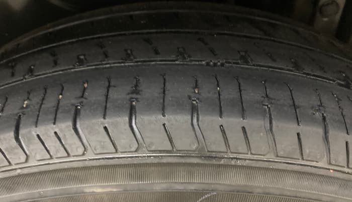 2013 Maruti Swift Dzire VDI, Diesel, Manual, 1,18,252 km, Left Rear Tyre Tread