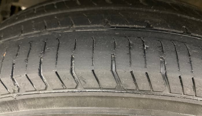 2013 Maruti Swift Dzire VDI, Diesel, Manual, 1,18,252 km, Left Front Tyre Tread