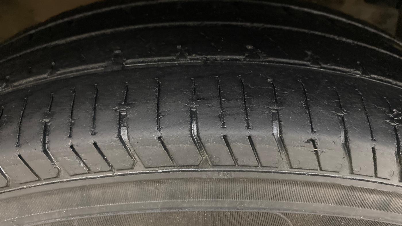 2013 Maruti Swift Dzire VDI, Diesel, Manual, 1,18,252 km, Right Front Tyre Tread