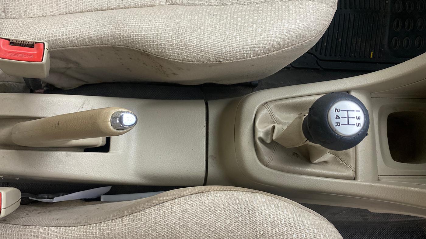 2013 Maruti Swift Dzire VDI, Diesel, Manual, 1,18,252 km, Gear Lever