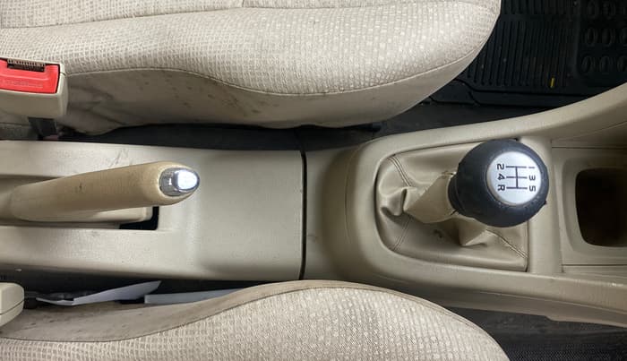2013 Maruti Swift Dzire VDI, Diesel, Manual, 1,18,252 km, Gear Lever