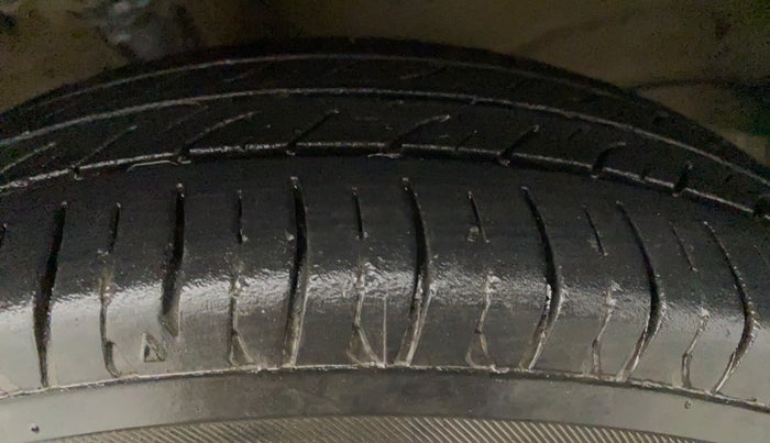 2015 Maruti Wagon R 1.0 LXI CNG, CNG, Manual, 72,957 km, Left Front Tyre Tread