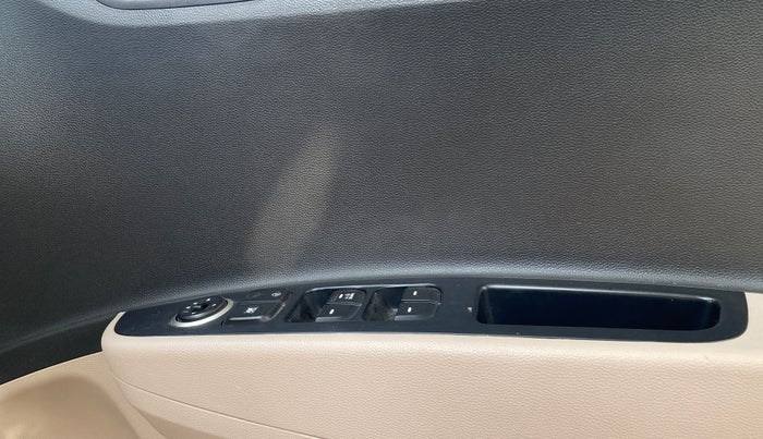 2018 Hyundai Grand i10 MAGNA 1.2 KAPPA VTVT, Petrol, Manual, 63,628 km, Driver Side Door Panels Control