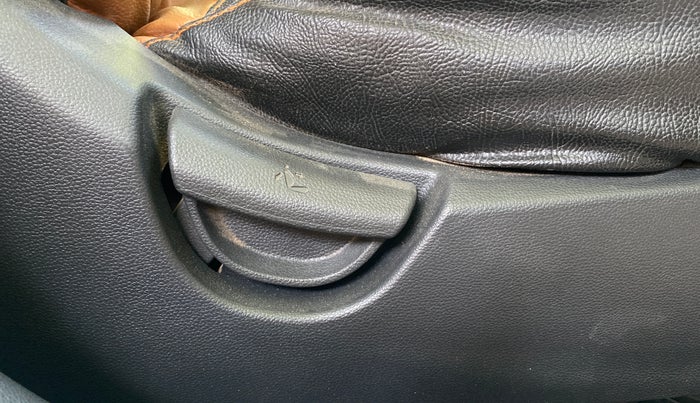 2018 Hyundai Grand i10 MAGNA 1.2 KAPPA VTVT, Petrol, Manual, 63,628 km, Driver Side Adjustment Panel